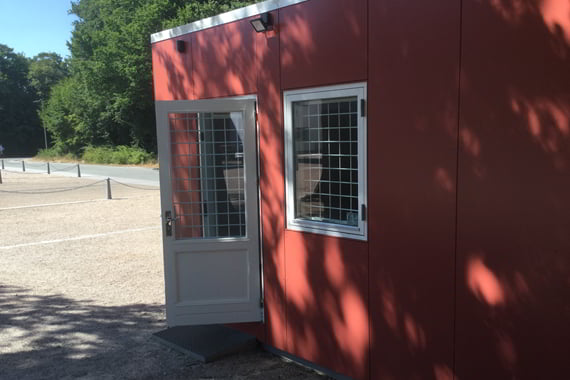 Sikkert fastgitter til dør og vinduer